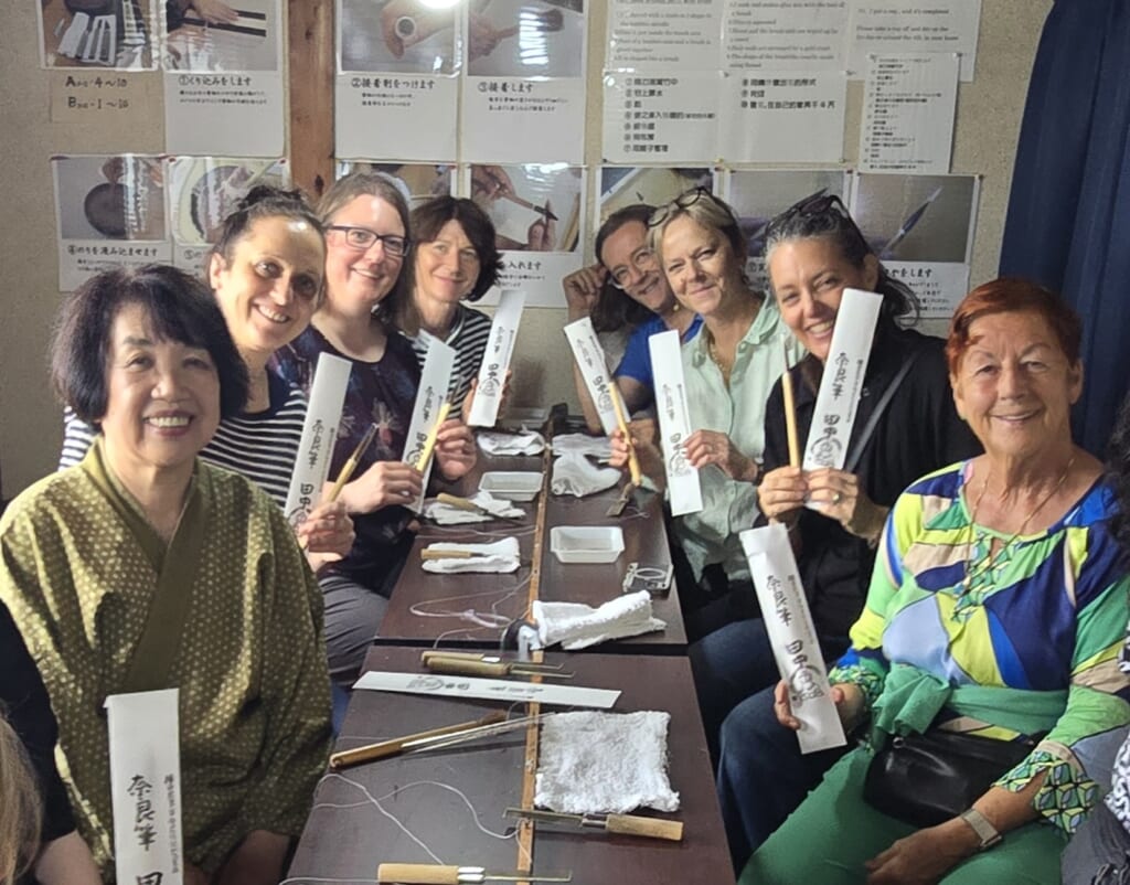 Experience crafting your own one-of-a-kind brush at the workshop of brush artisan Chiyomi Tanaka.