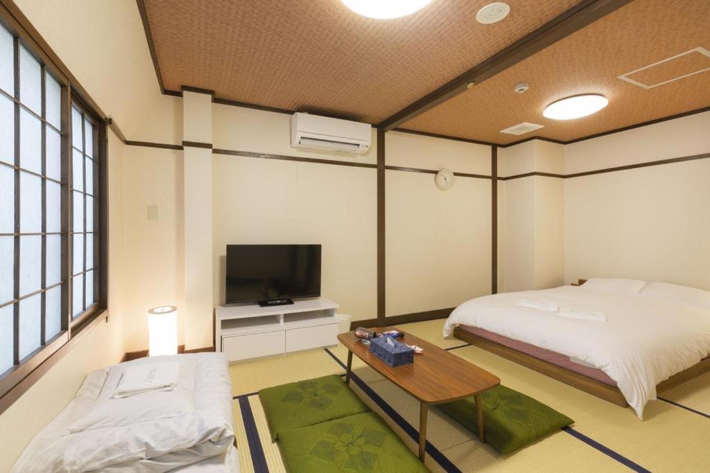 one Western-style room